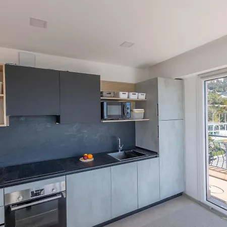 Magnifique 3p Climatise En Dernier Etage Avec Terrasse Face Mer, Proche Centre - Fr-1-196-326 شقة *